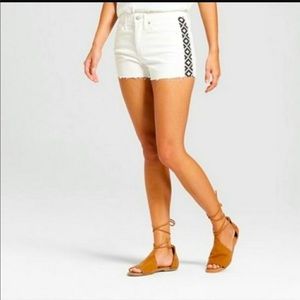 NWT Universal Thread Fun and flirty white high rise shorty shorts